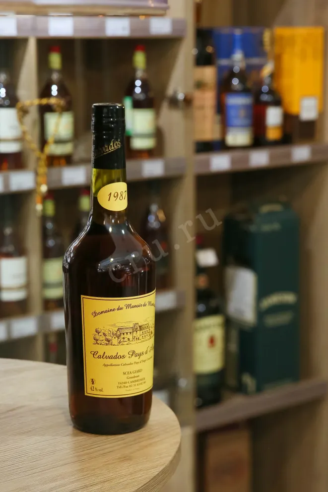 В магазине Крю Профи Domaine du Manoir de Montreuil Calvados Pays dAuge 1987 0.7 л