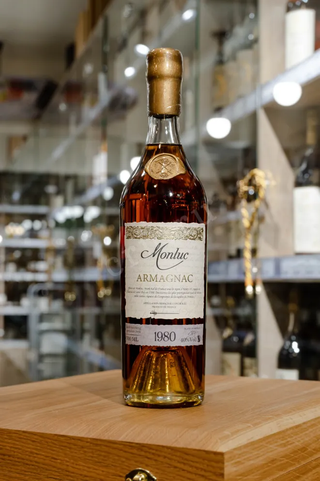 В магазине Крю Профи Monluc 1980 0.7 л