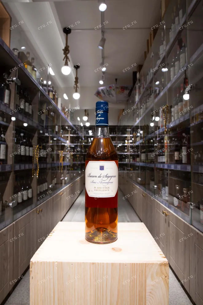 В магазине Крю Профи Baron de Sigognac 10 ans d'age wooden box 0.7 л