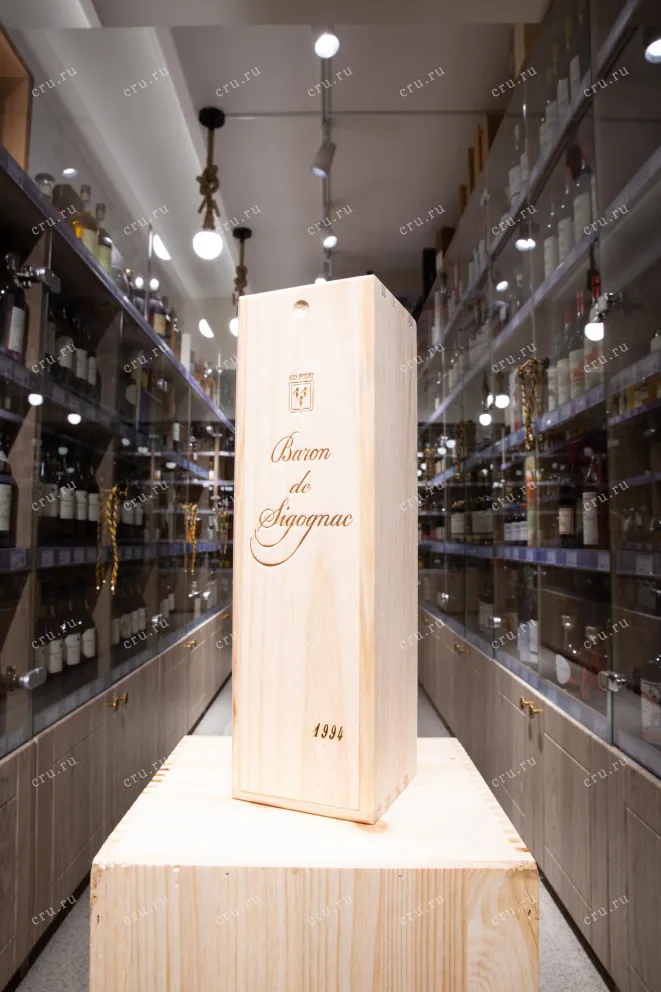 В магазине Крю Профи Baron de Sigognac wooden box 1994 0.7 л