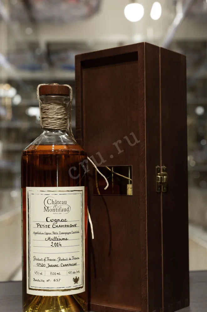 В магазине Крю Профи Chateau de Montifaud Millesime in wooden box 2004 0.7 л