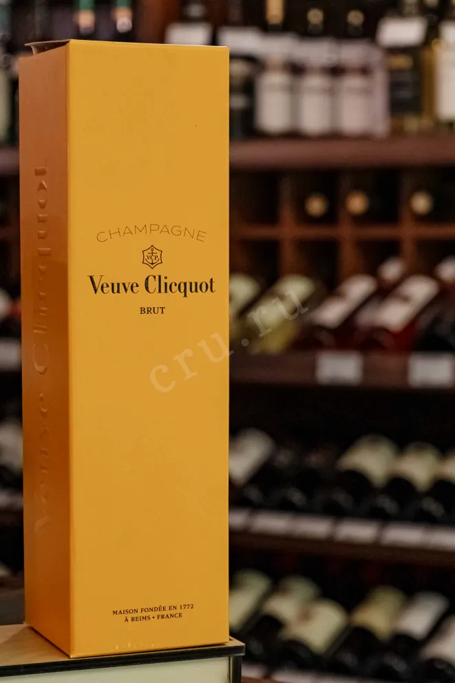 В магазине Крю Профи Veuve Clicquot Ponsardin in gift box 2020 1.5 л