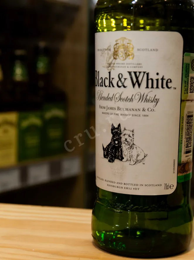 В магазине Крю Профи Black & White 0.7 л