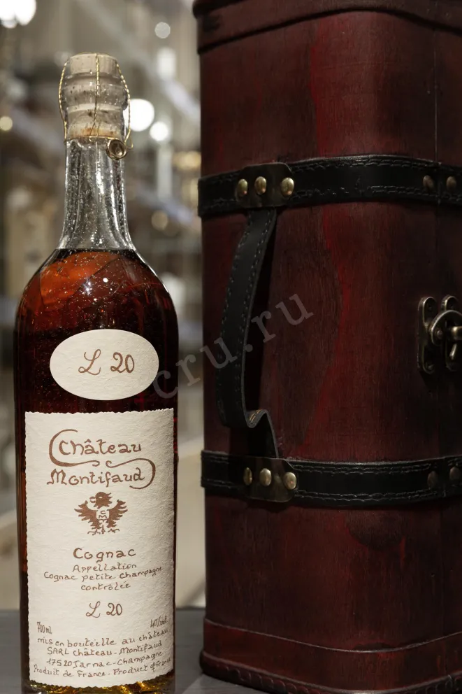 В магазине Крю Профи Chateau de Montifaud 20 Years wooden box 0.7 л