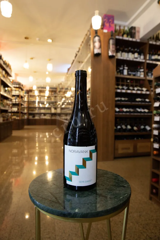 В магазине Крю Профи Noravank Red Semi-Sweet 2021 0.75 л