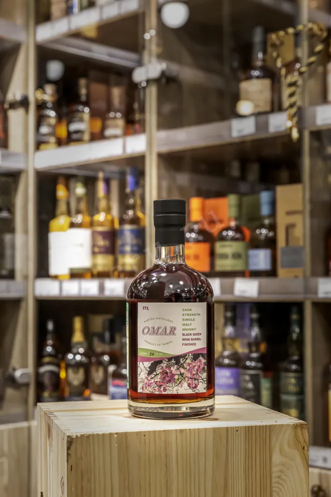В магазине Крю Профи Omar Cask Strength Single Malt Black Queen Wine Barrel Finished in gift box 0.7 л