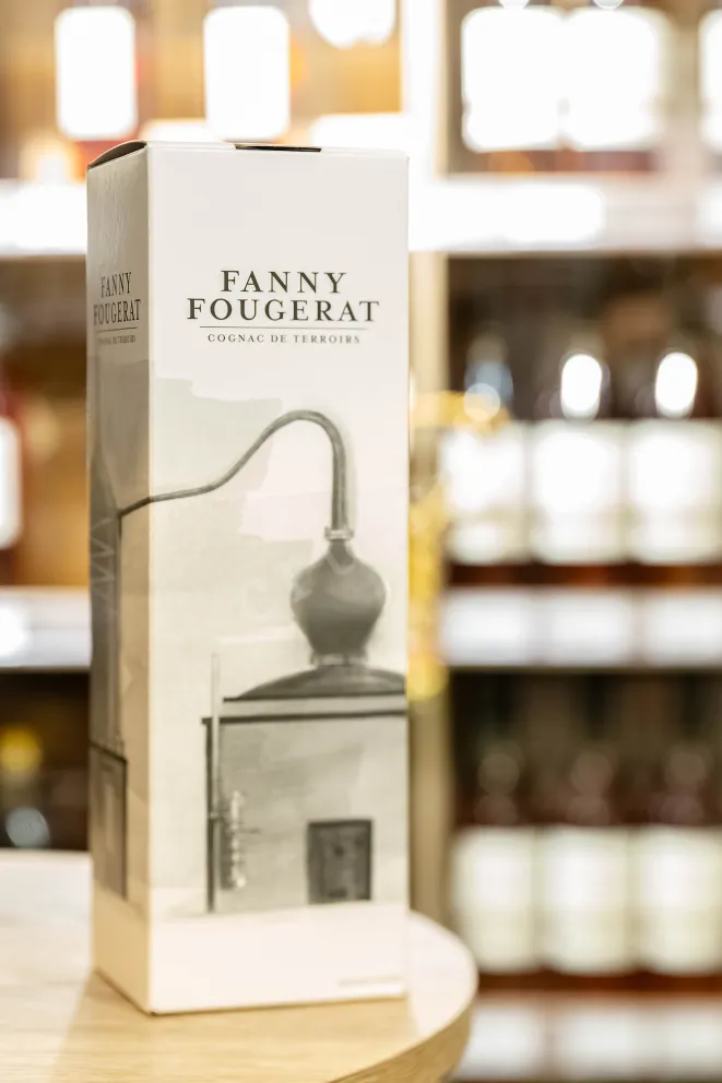 В магазине Крю Профи Fanny Fougerat Iris Poivre XO Borderies in gift box 0.7 л