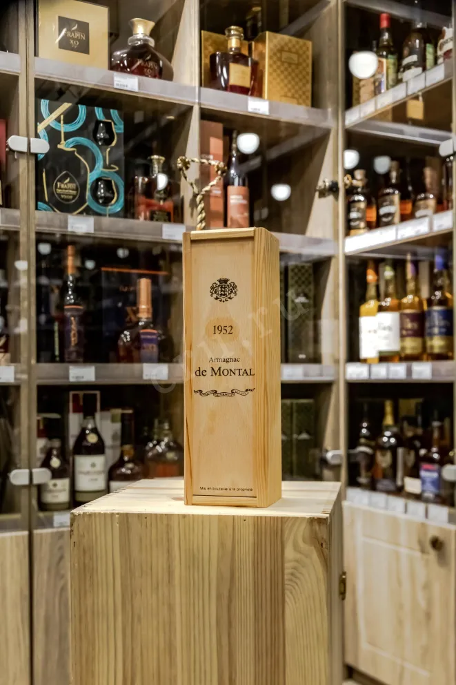 В магазине Крю Профи De Montal 1952 0.2 л