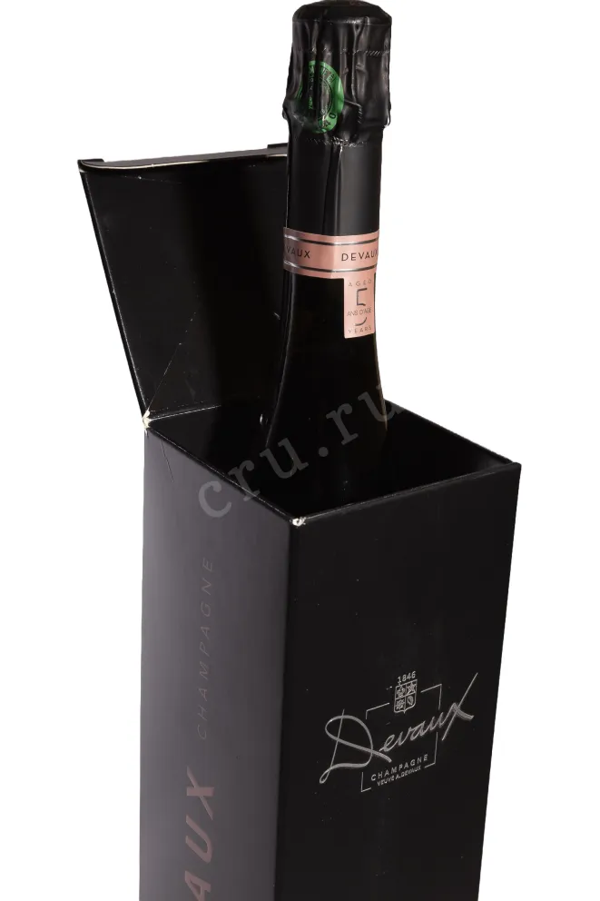 В подарочной коробке Devaux D Rose aged 5 years gift box 2016 0.75 л