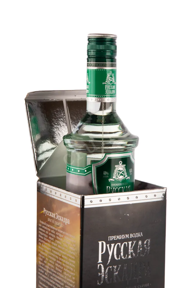 Водка Русская Эскадра Корабль 0.7 в подарочной коробке