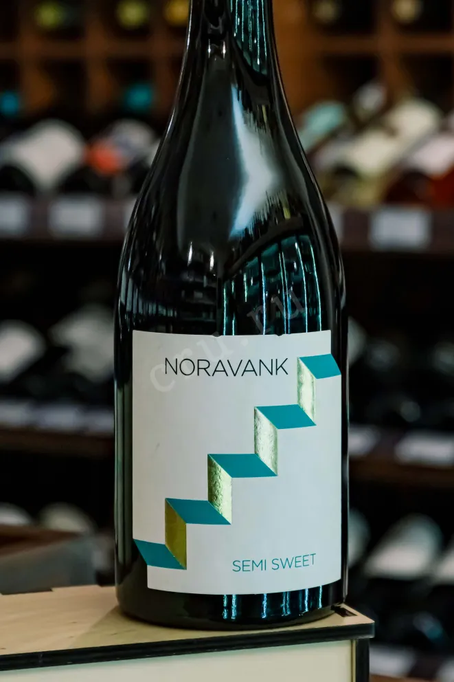 В магазине Крю Профи Noravank Red Semi-Sweet 2021 0.75 л