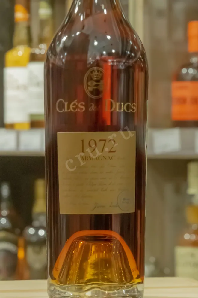 В магазине Крю Профи Cles des Ducs in gift box 1972 0.7 л