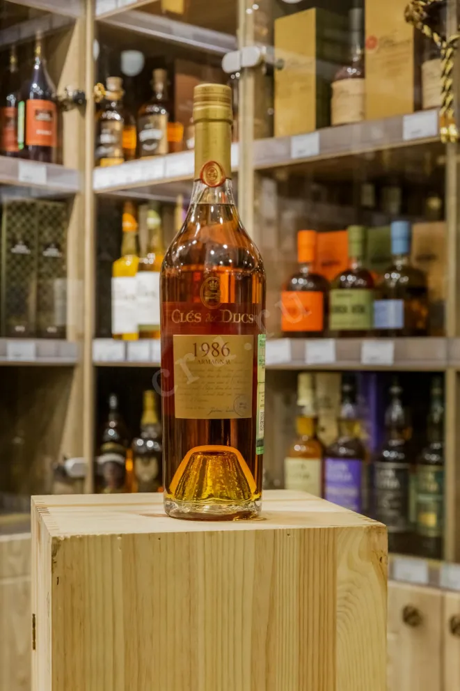 В магазине Крю Профи Cles des Ducs 1986 0.7 л