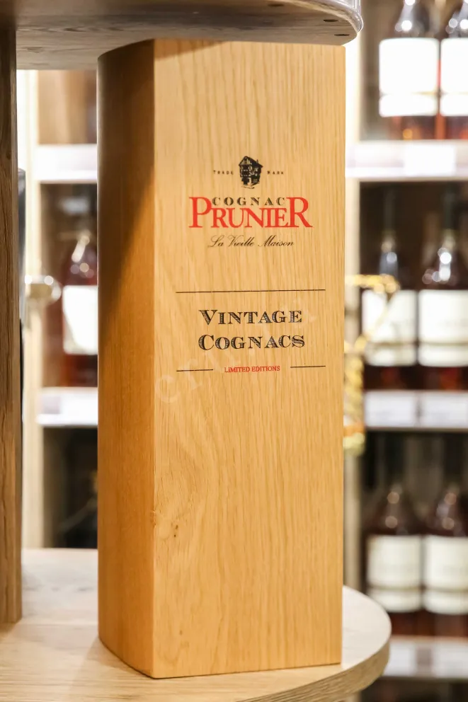 В магазине Крю Профи Prunier Fins Bois Vintage 1985 wooden box 1985 0.7 л