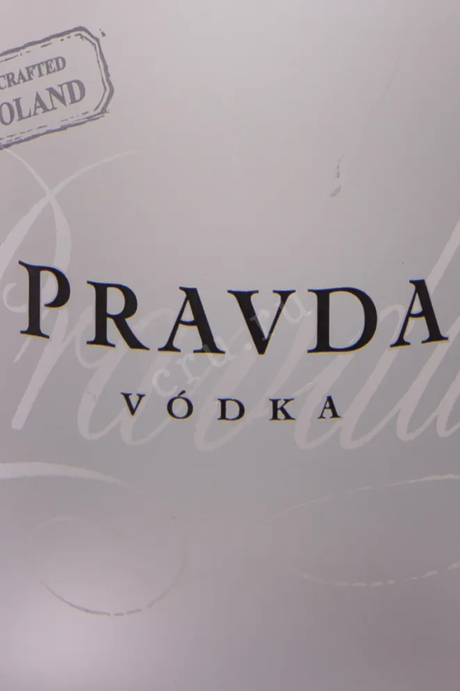 Этикетка Pravda 0.7 л