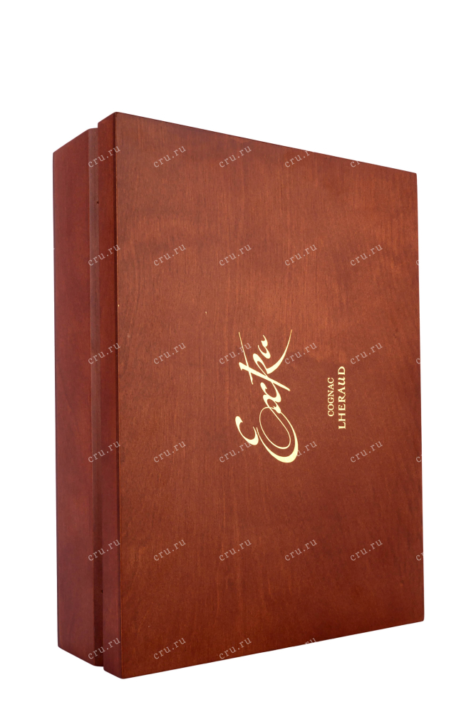 Подарочная коробка Lheraud Extra with wooden box 1993 0.7 л