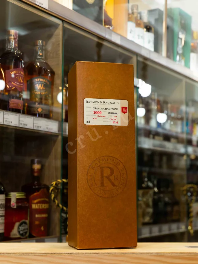 В магазине Крю Профи Raymond Ragnaud Millesime Grande Champagne in gift box 2000 0.7 л