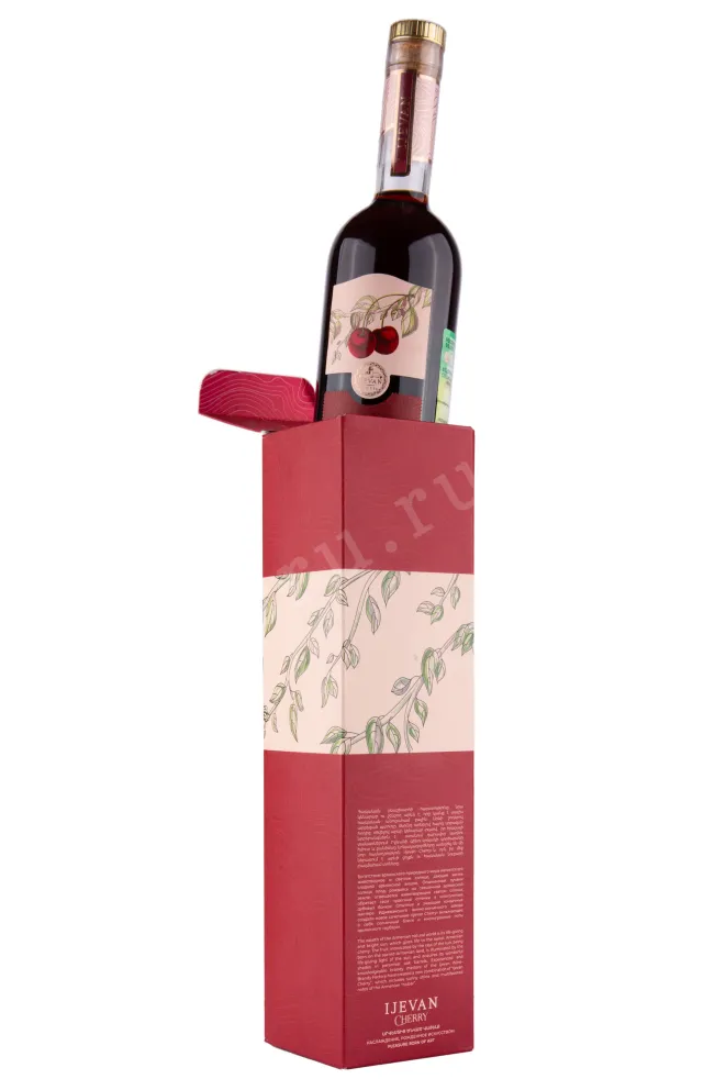 В подарочной коробке Ijevan Cherry 2015 0.5 л