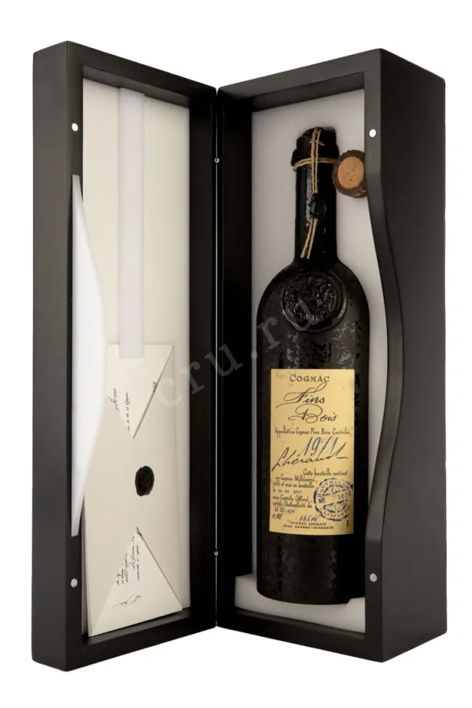 В подарочной коробке Lheraud Fins Bois 1971 0.7 л