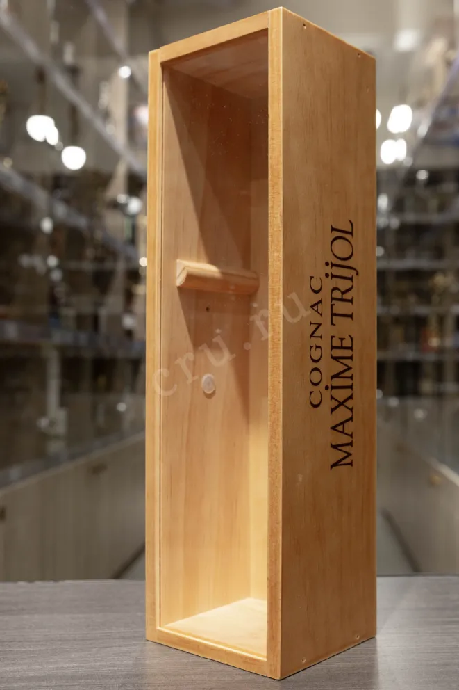 В магазине Крю Профи Maxime Trijol in wooden box 1974 0.7 л