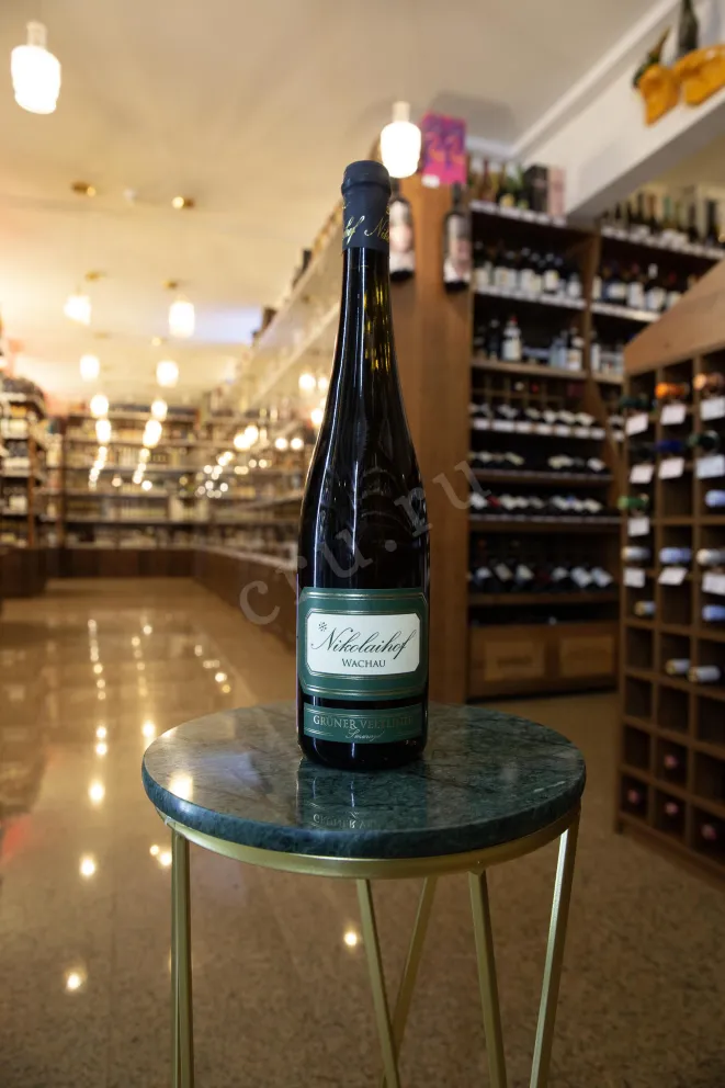 В магазине Крю Профи Nikolaihof Wachau Im Weingebirge Gruner Veltliner Smaragd 2017 0.75 л
