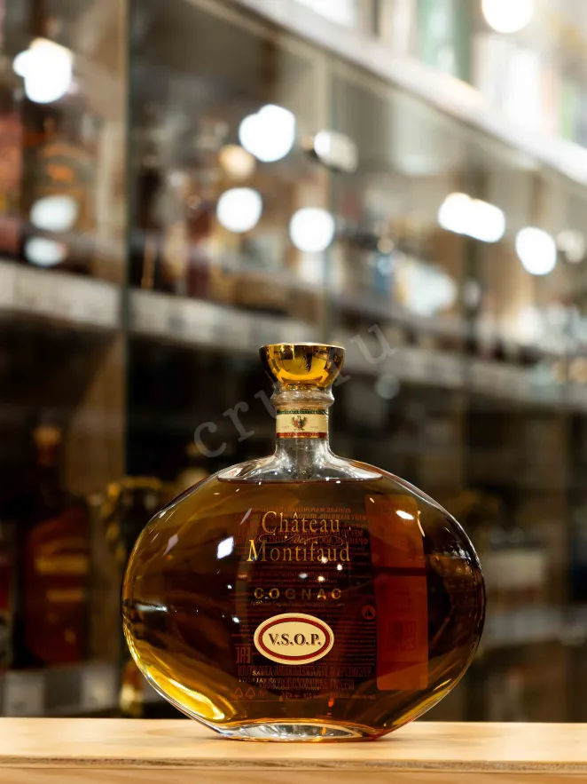 В магазине Крю Профи Chateau de Montifaud Petite Champagne VSOP gift box 0.5 л