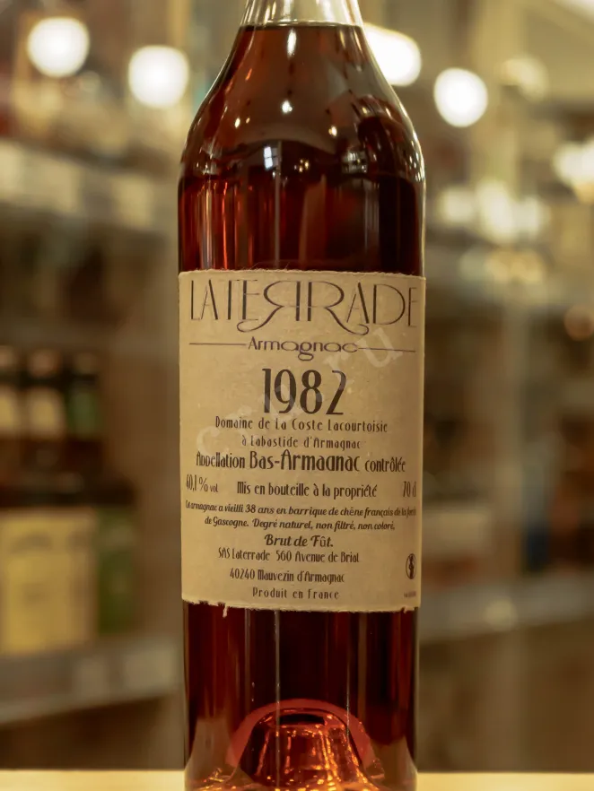 В магазине Крю Профи Laterrade Domaine de La Coste Lacourtoisie Bas-Armagnac in wooden box 1982 0.7 л