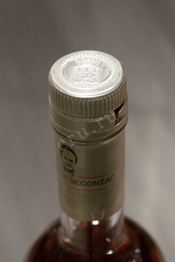 Пробка Pierre de Segonzac VSOP in gift box 0.7 л