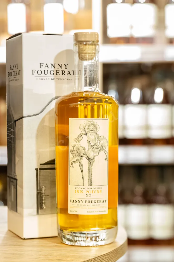 В магазине Крю Профи Fanny Fougerat Iris Poivre XO Borderies in gift box 0.7 л