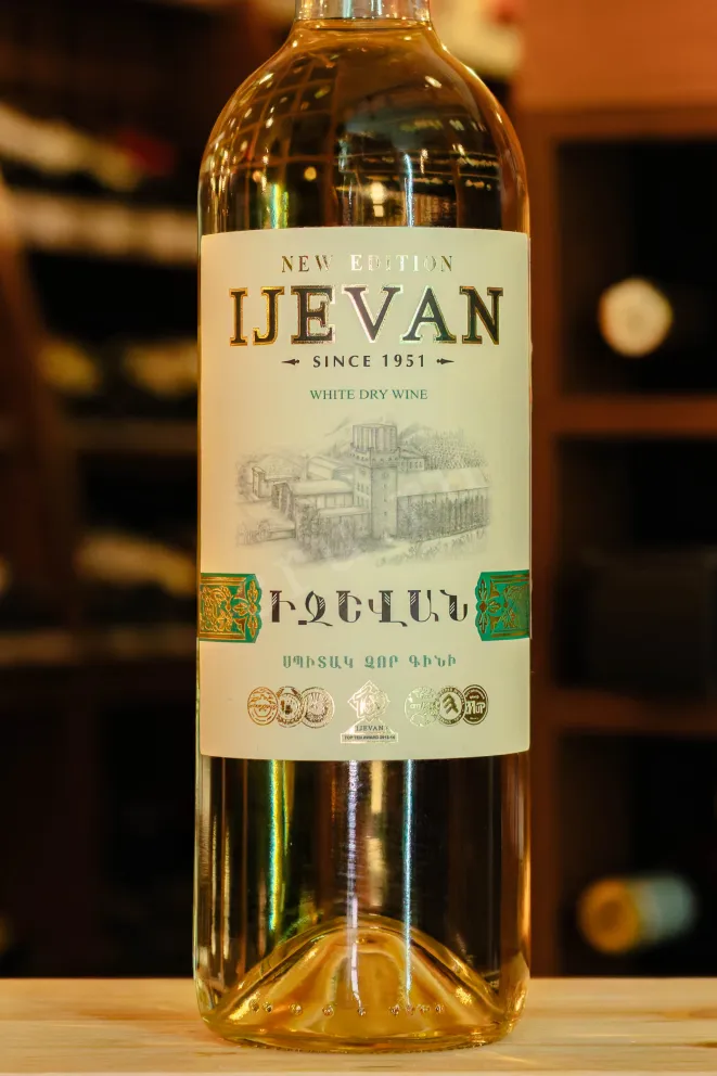 В магазине Крю Профи Ijevan White dry 2024 0.75 л