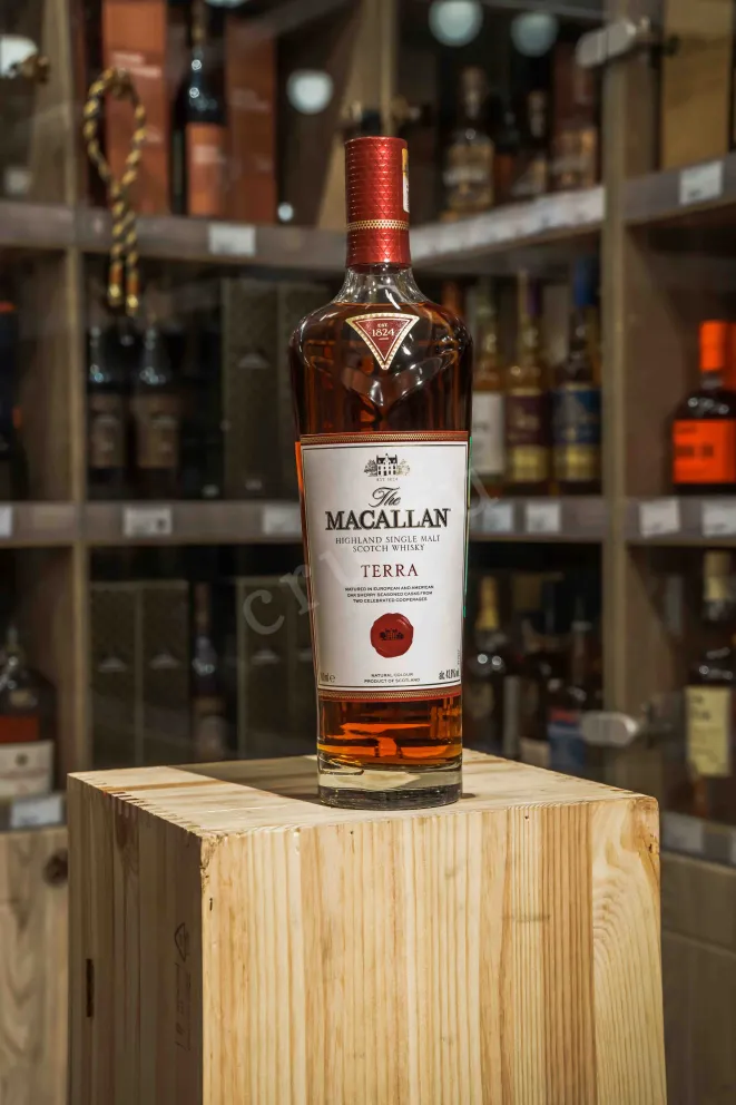 В магазине Крю Профи Macallan A night on Earth of Scotland 0.7 л