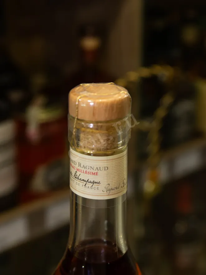 Пробка Raymond Ragnaud Millesime Grande Champagne in gift box 2000 0.7 л