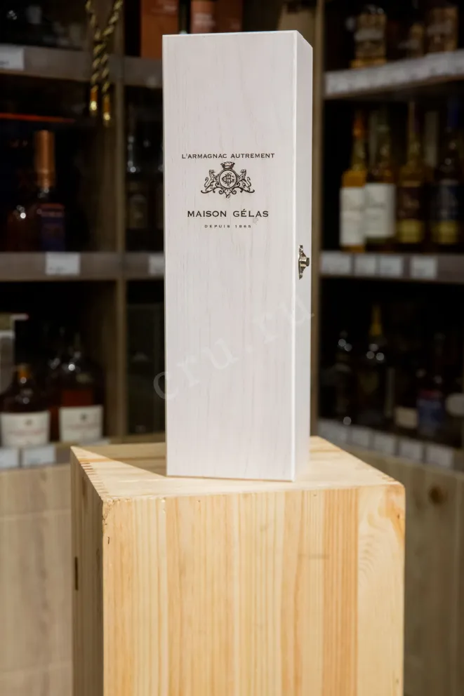 В магазине Крю Профи Gelas 1983 0.7 л