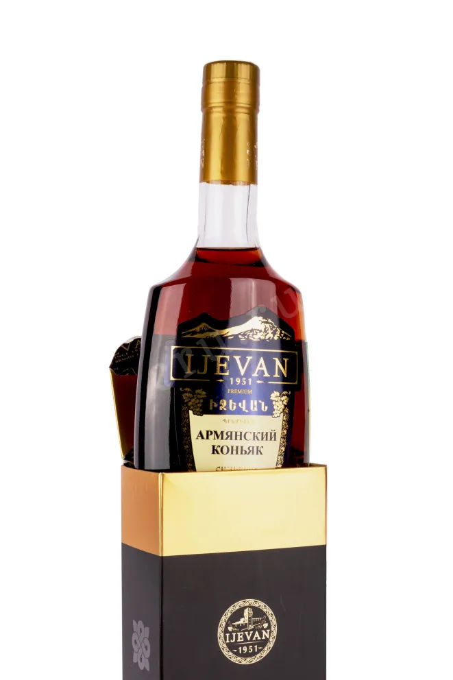 В подарочной коробке Ijevan Premium 5 Years Old in gift box 2017 0.5 л