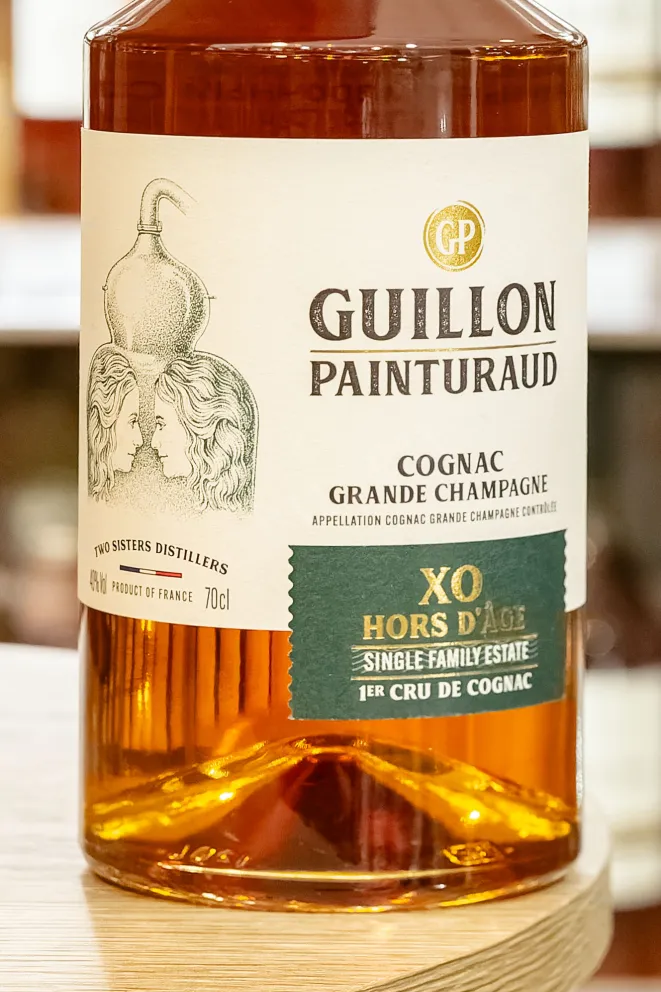 В магазине Крю Профи Guillon Painturaud XO Hors dAge 1er Cru de Cognac in gift box 0.7 л