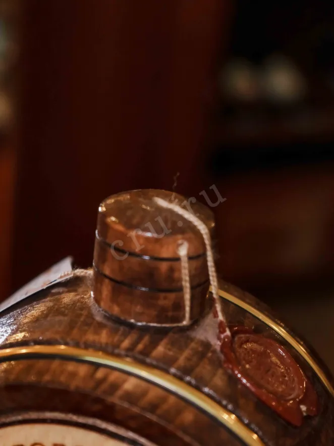 Пробка Ijevan Mulberry in wooden barrel 0.7 л