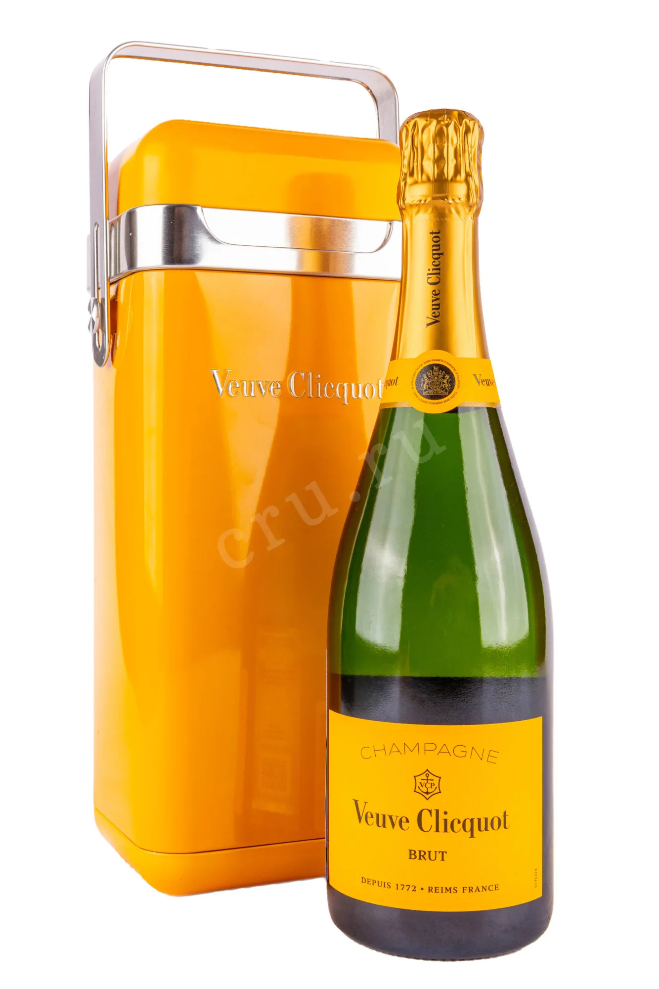 Veuve Clicquot Ponsardin Brut with gift box 2019 0.75 л купить