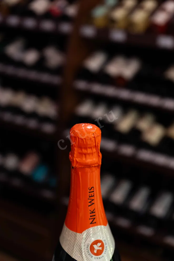 Пробка Nik Weis Urban Riesling Sekt Brut 2022 0.75 л