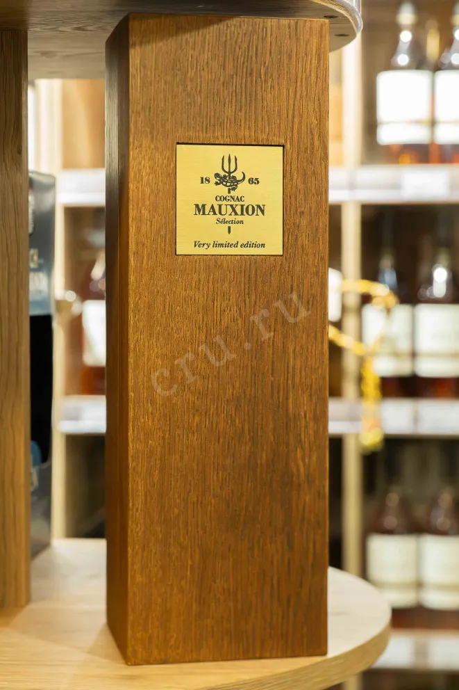 В магазине Крю Профи Mauxion Selection Grande Champagne in wooden box 1988 0.7 л