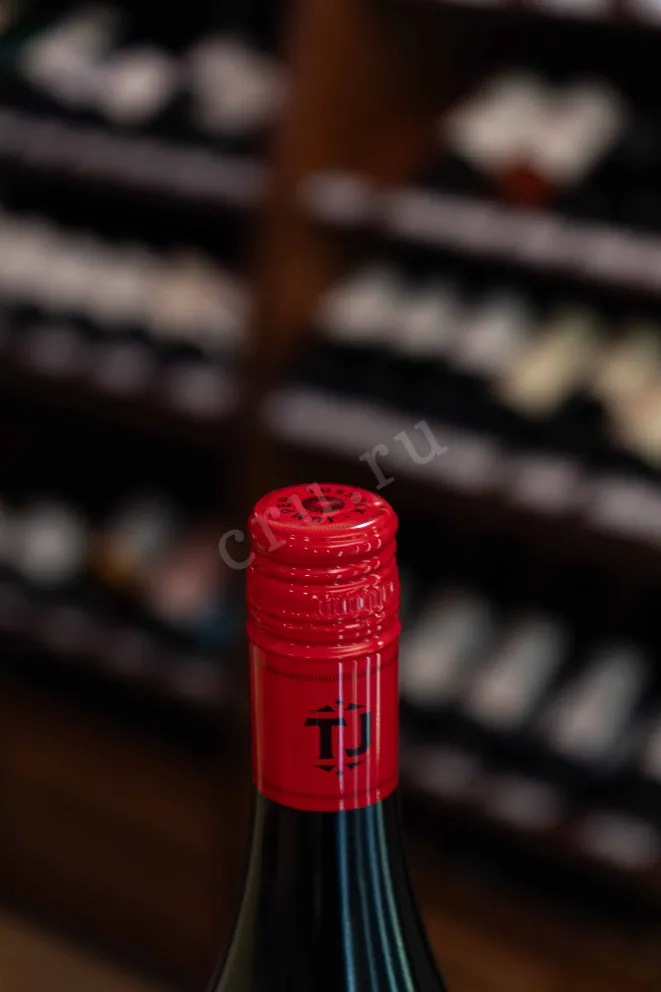 Пробка Tussock Jumper Pinot Noir 2022 0.75 л