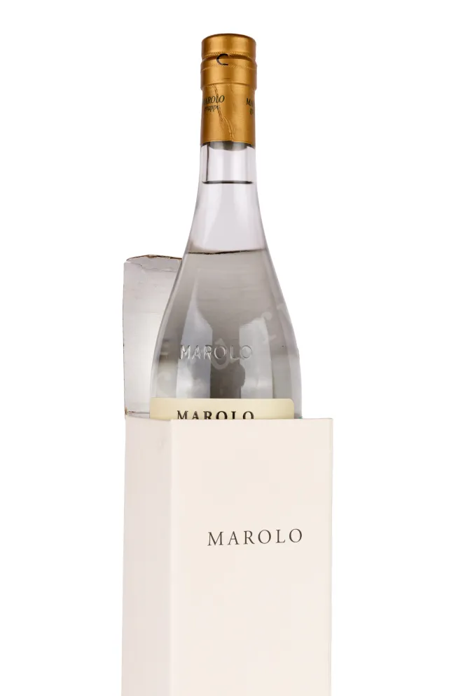 В подарочной коробке Marolo Grappa di Moscato gift box 2021 0.7 л
