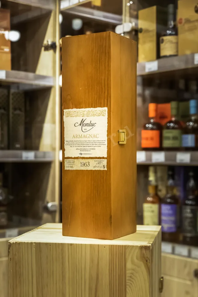 В магазине Крю Профи Monluc 1963 0.7 л