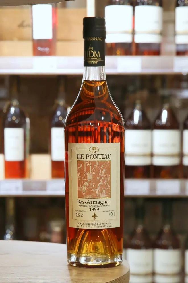 В магазине Крю Профи Bas-Armagnac De Pontiac wooden box 1999 0.7 л