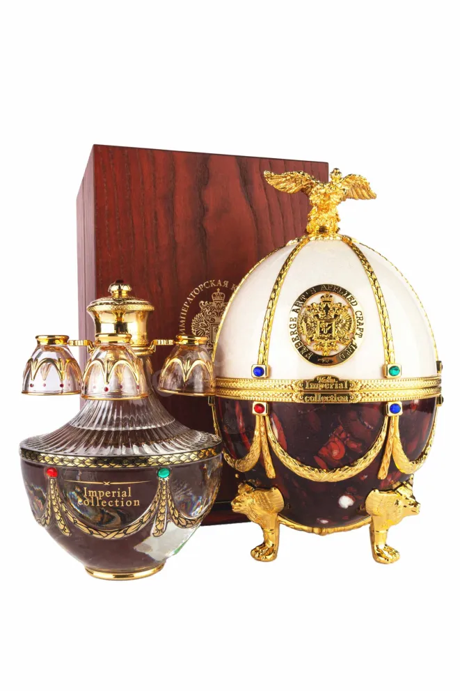 Водка Императорская Коллекция Супер Премиум Фаберже бело-красная в подарочной упаковке  0.7 л