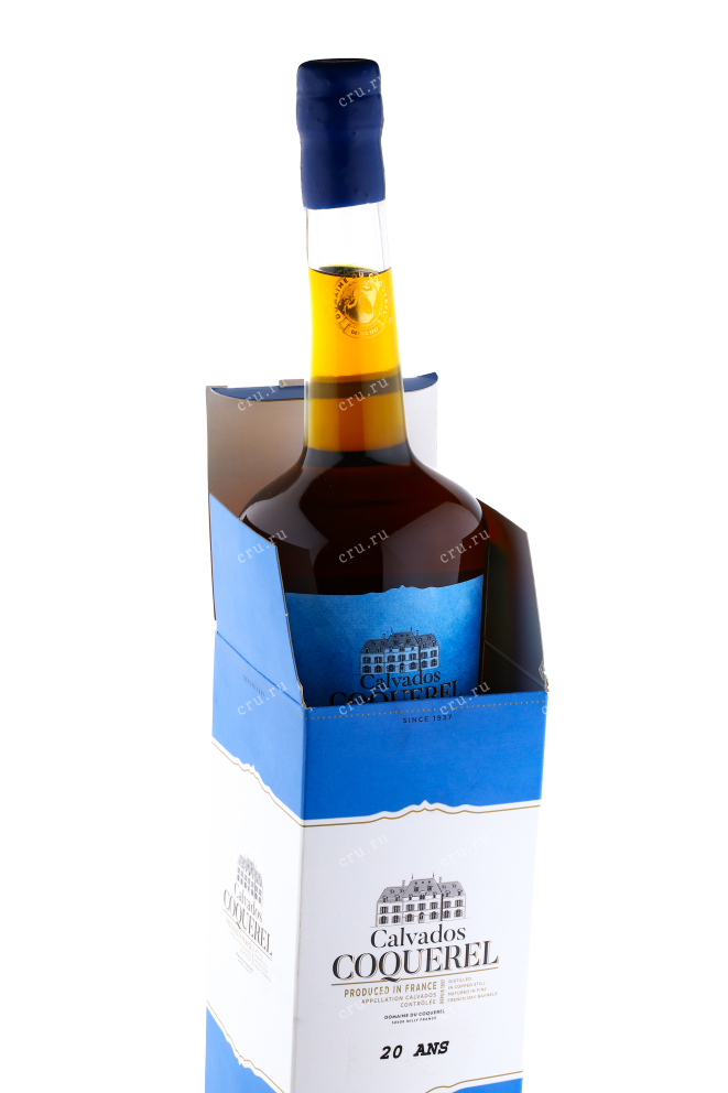 Бутылка кальвадоса Кокрель 20 лет 0.7 в подарочной коробке