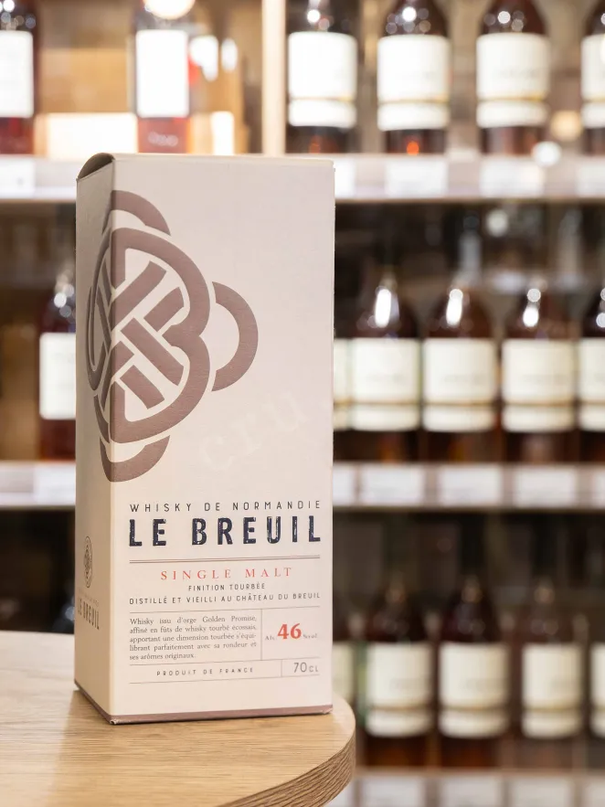 В магазине Крю Профи Le Breuil Single Malt Finiton Tourbee gift box 0.7 л