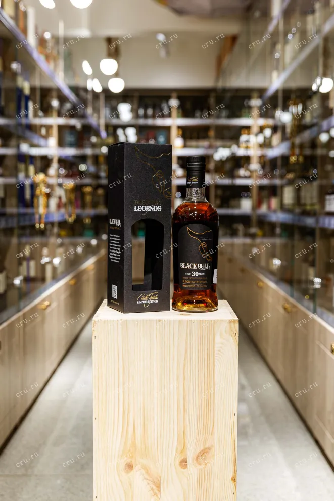 В магазине Крю Профи Black Bull Blended 30 years old with gift box 0.7 л