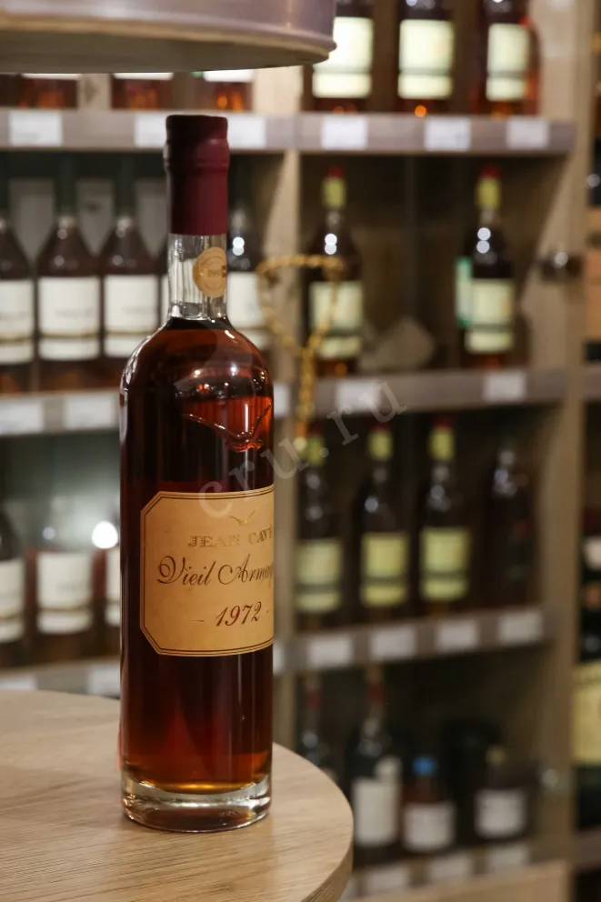 В магазине Крю Профи Jean Cave Vieil in gift box 1972 0.7 л