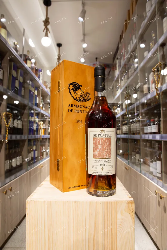 В магазине Крю Профи Bas-Armagnac De Pontiac wooden box 1964 0.7 л