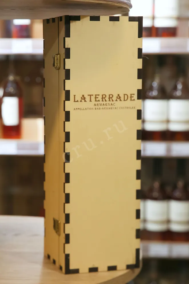 В магазине Крю Профи Laterrade 50 ans in wooden box 0.7 л